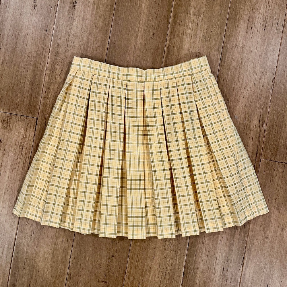 Cali 1850 yellow pleated mini skirt